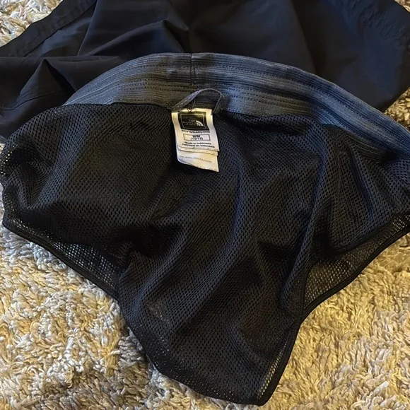 The North Face Kids Black Shorts - Picture 3 of 4